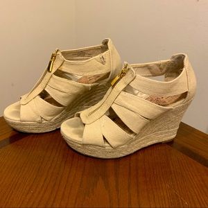 Ladies Merona wedge heel shoe